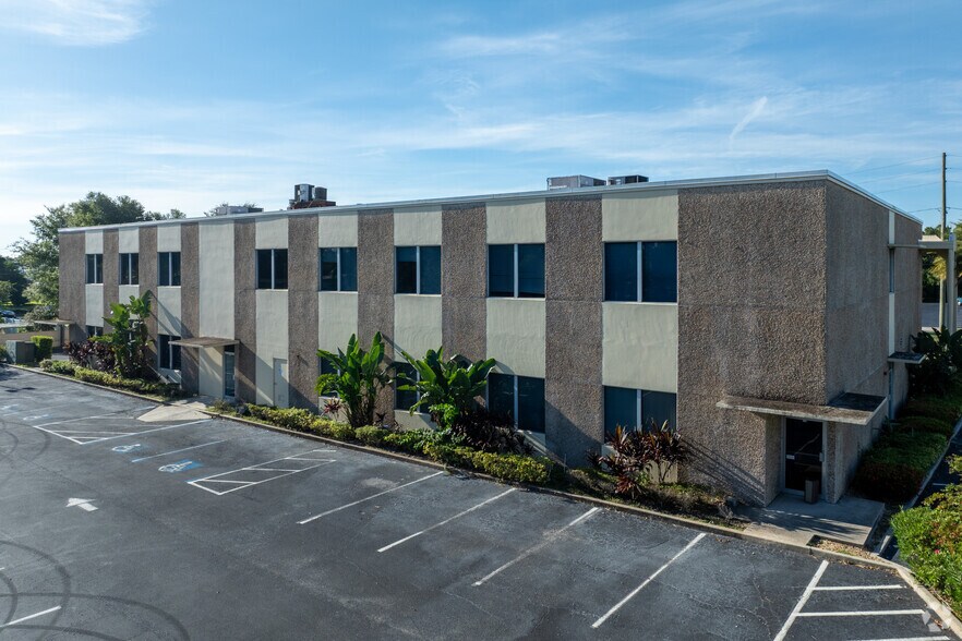 1221 Lee Rd, Orlando, FL à vendre - Photo du bâtiment - Image 2 de 6