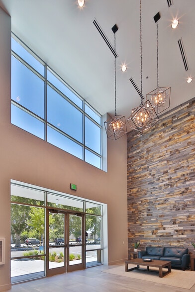 25425 Orchard Village Rd, Santa Clarita, CA à vendre - Hall d’entrée - Image 2 de 64