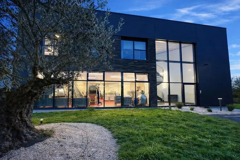 Local d'activités dans La Chapelle-sur-Erdre à vendre - Photo du bâtiment - Image 2 de 15