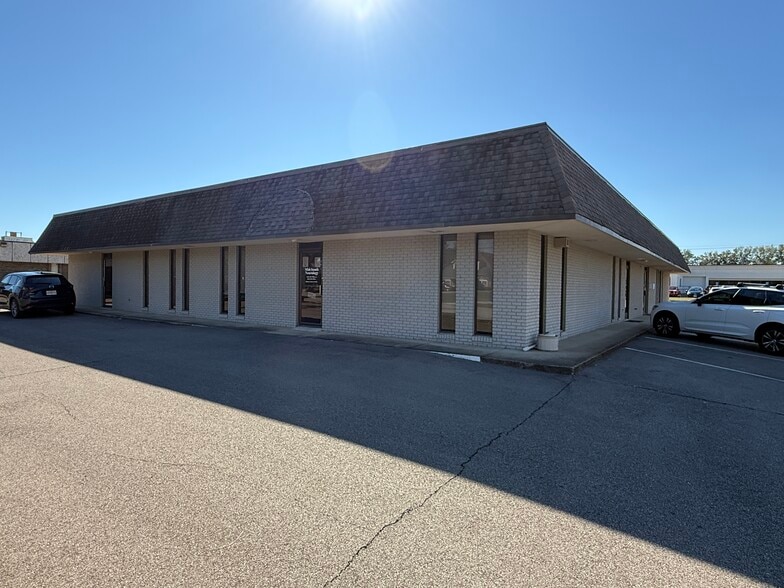 609 Brunson Dr, Tupelo, MS for lease - Building Photo - Image 1 of 17