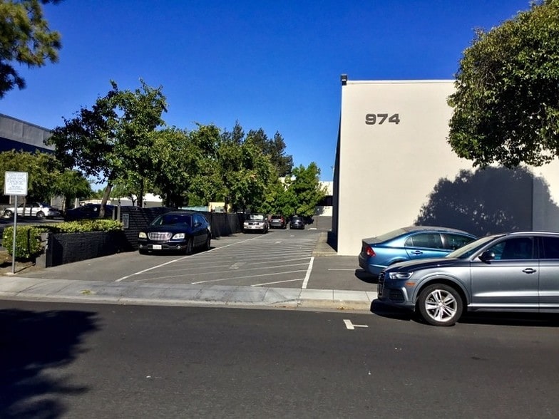 974 Commercial St, Palo Alto, CA à louer - Photo du bâtiment - Image 2 de 19