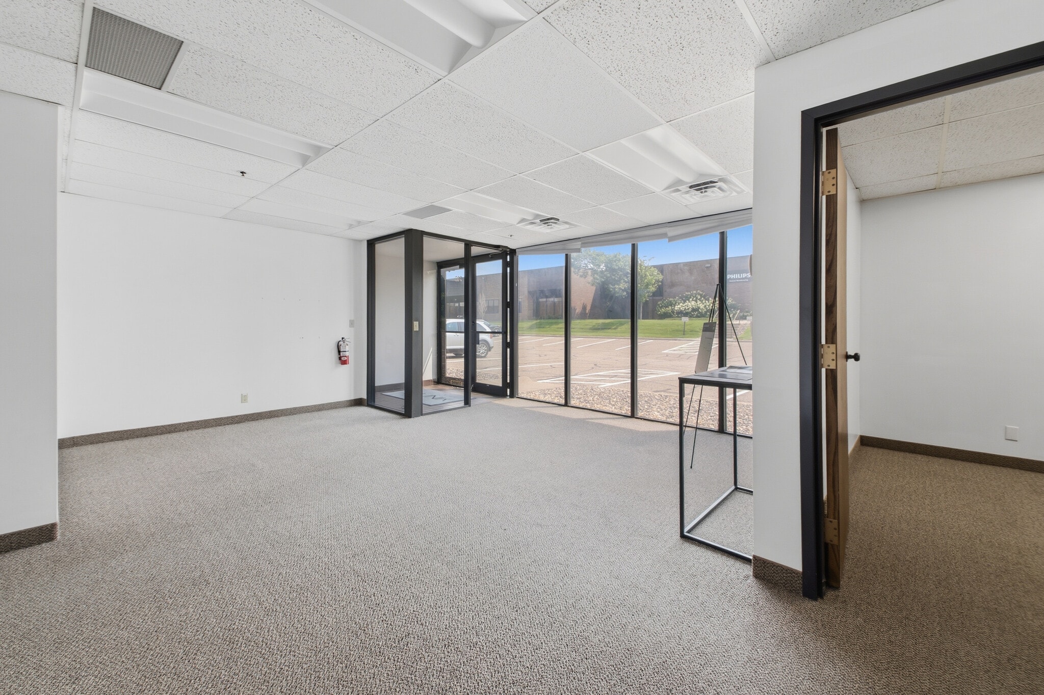 1301 Corporate Center Dr, Eagan, MN for lease Interior Photo- Image 1 of 8