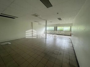 Flex in Torcy for lease Interior Photo- Image 1 of 4