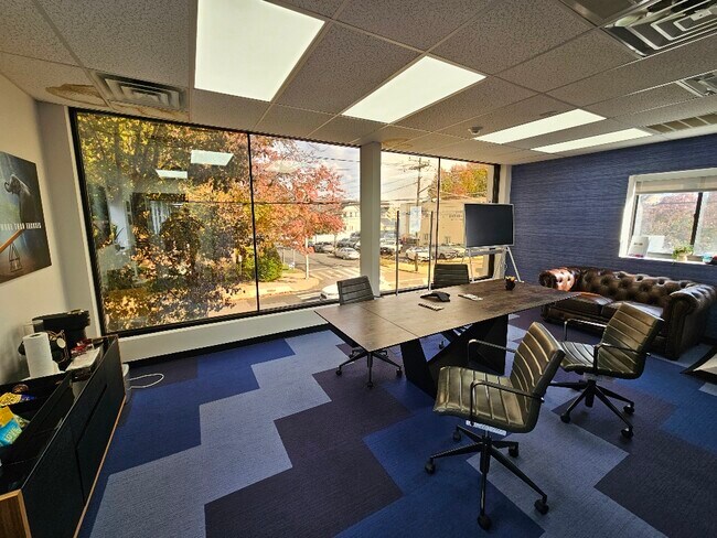 Plus de détails pour 183 Mineola Blvd, Mineola, NY - Bureau à vendre