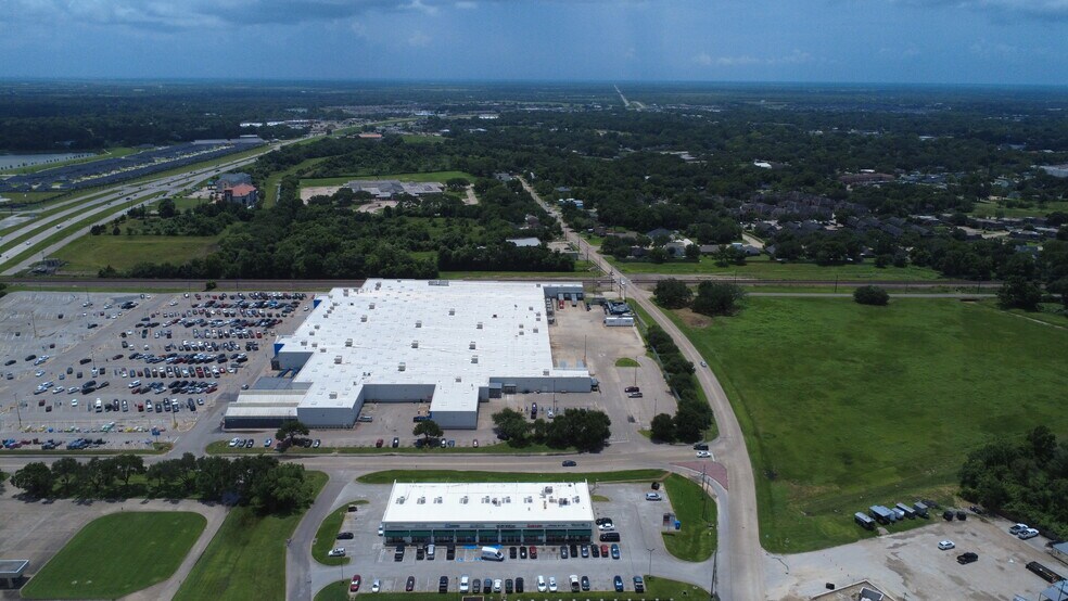 173 Tovera Rd, Alvin, TX à louer - Photo du bâtiment - Image 3 de 5