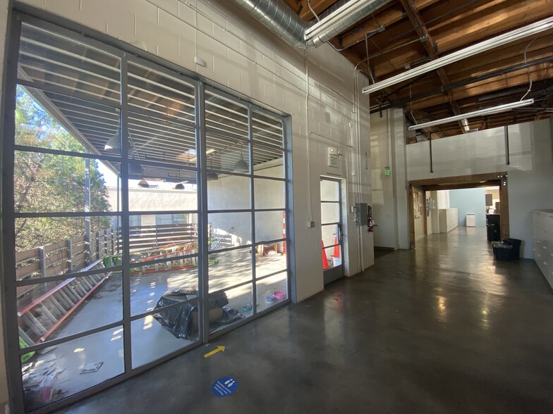 100 E Graham Pl, Burbank, CA for lease - Interior Photo - Image 3 of 7