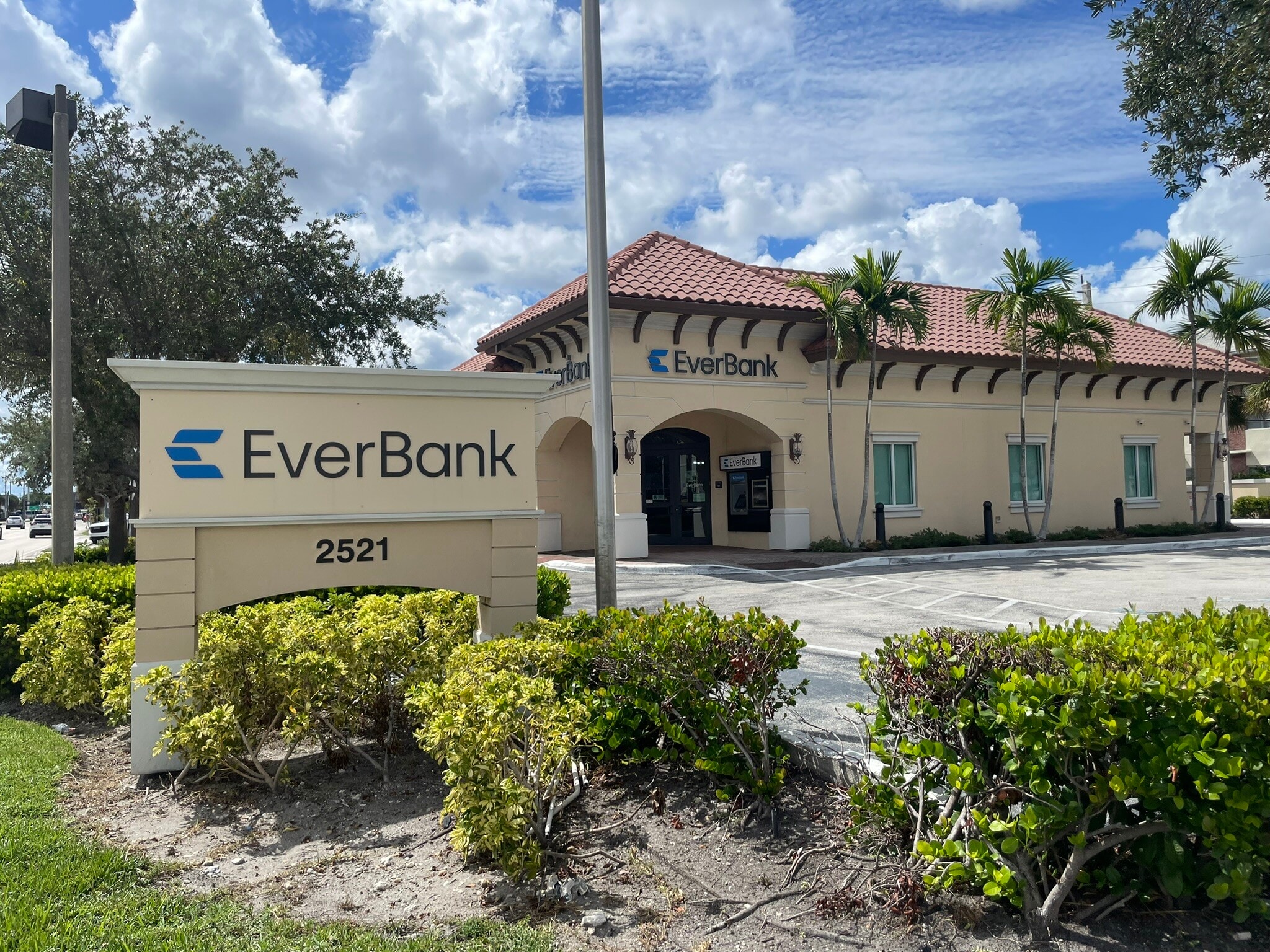 2521 E Commercial Blvd, Fort Lauderdale, FL à vendre Photo principale- Image 1 de 5