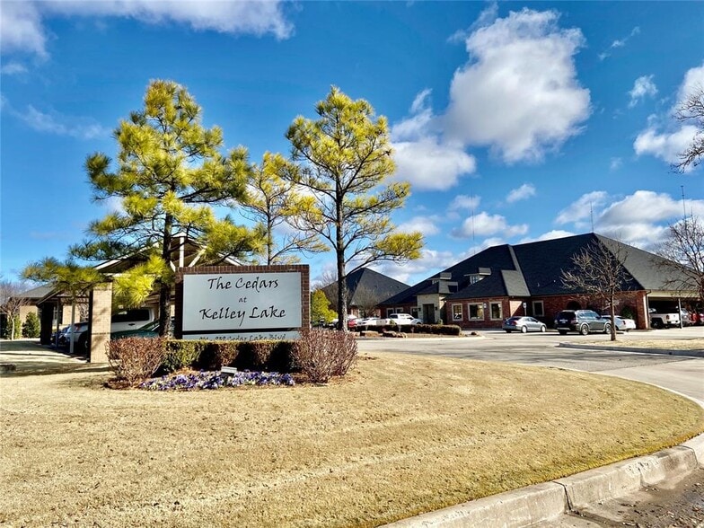 917 Cedar Lake Blvd, Oklahoma City, OK à louer - Photo du bâtiment - Image 2 de 18