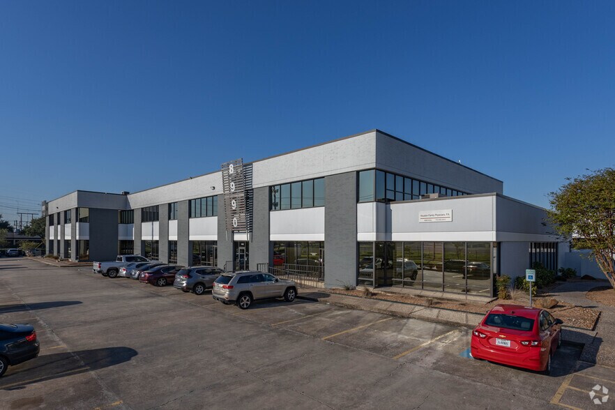 8968-8998 Kirby Dr, Houston, TX à louer - Photo du bâtiment - Image 1 de 18