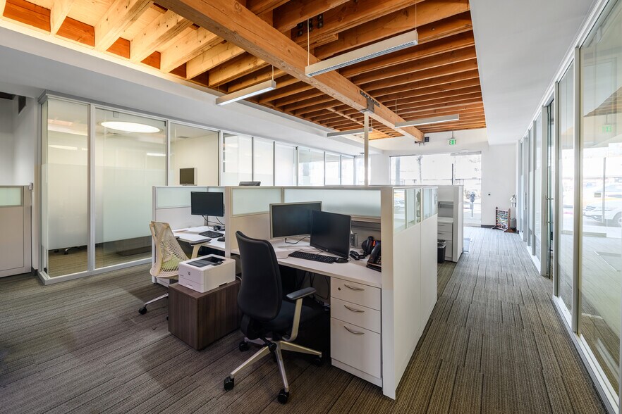 2512 Wilshire Blvd, Santa Monica, CA à louer - Photo du bâtiment - Image 1 de 11