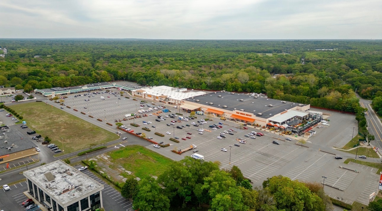 264-350 Middle Country Rd, Coram, NY for lease Primary Photo- Image 1 of 61