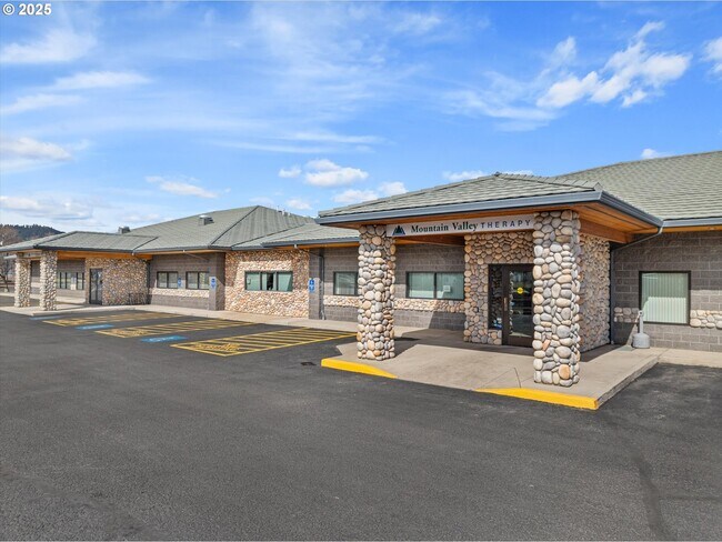 More details for 2519 Cove Ave, La Grande, OR - Health Care for Sale