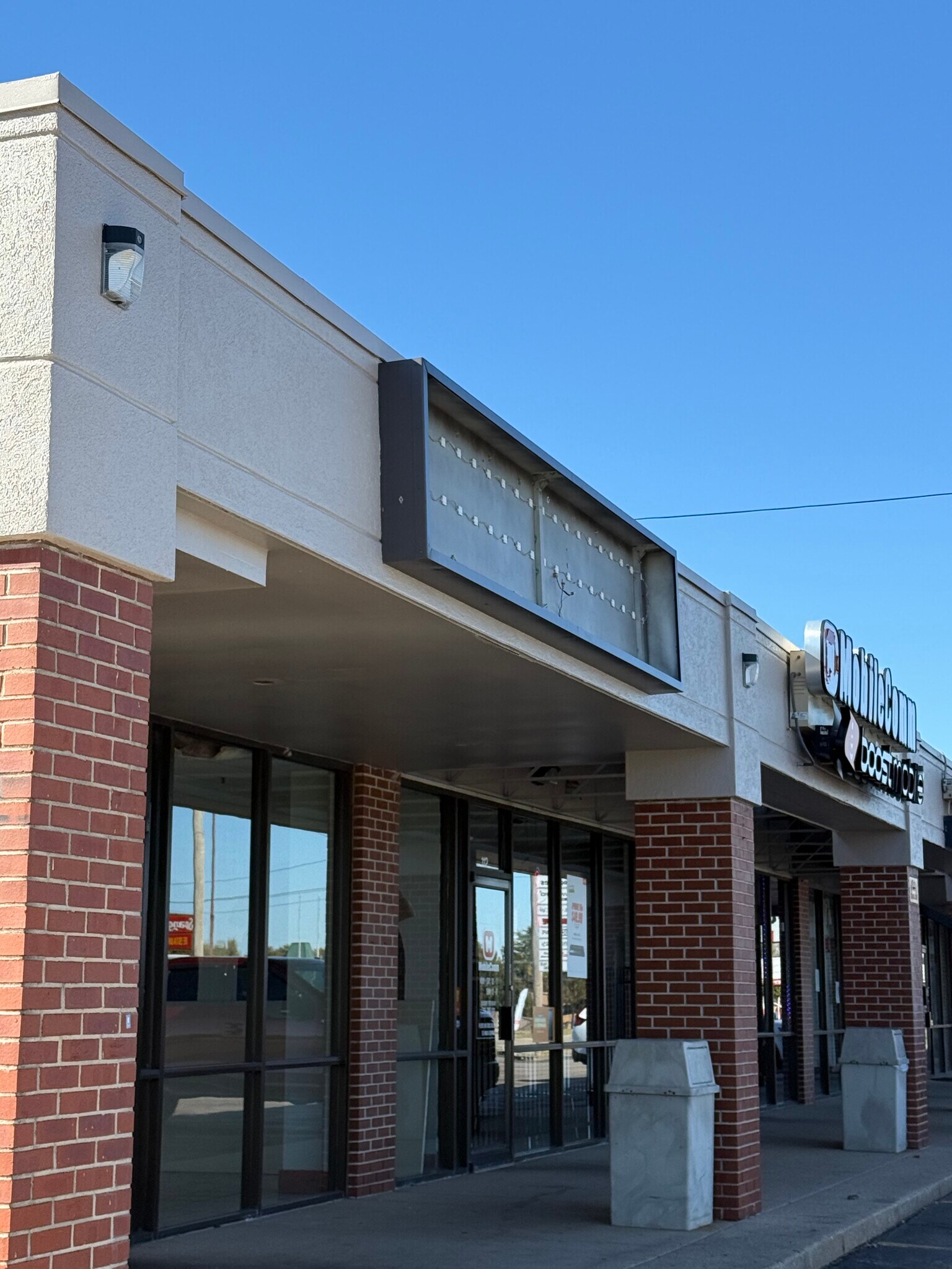 6249 E 21st St, Wichita, KS for lease Primary Photo- Image 1 of 8