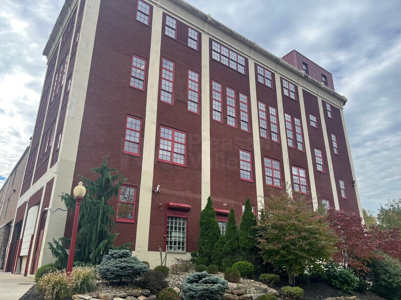 190 N Union St, Akron, OH à louer - Photo du bâtiment - Image 1 de 3