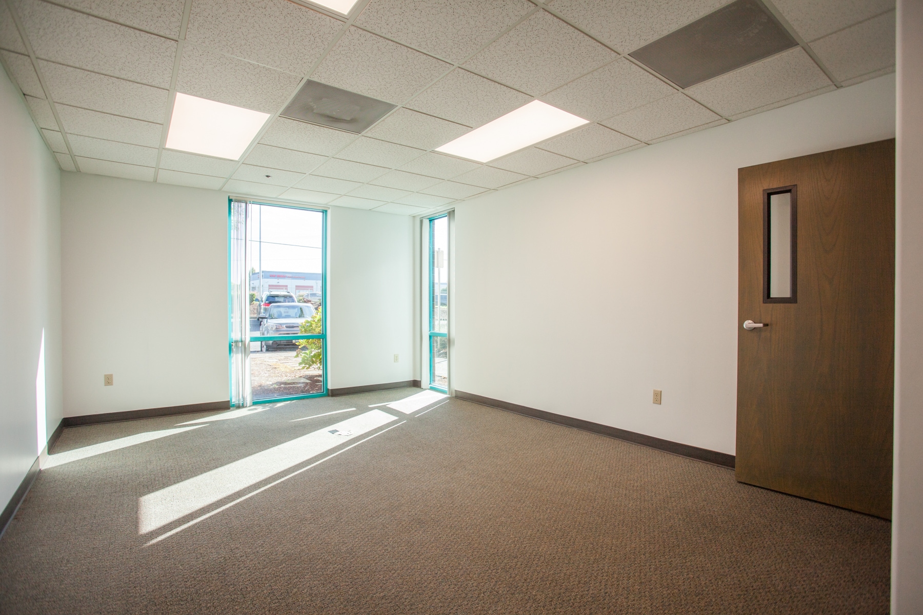 29755-29757 SW Boones Ferry Rd, Wilsonville, OR for lease Building Photo- Image 1 of 10
