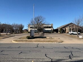 614 N Travis St, Sherman, TX à louer Photo du bâtiment- Image 1 de 25