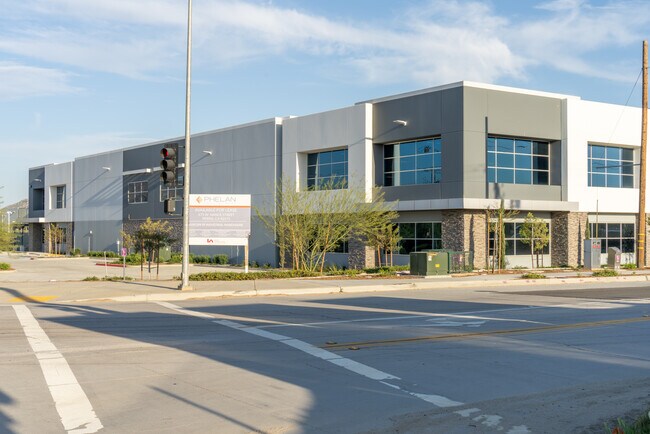 Plus de détails pour 675 W Nance St, Perris, CA - Industriel à louer