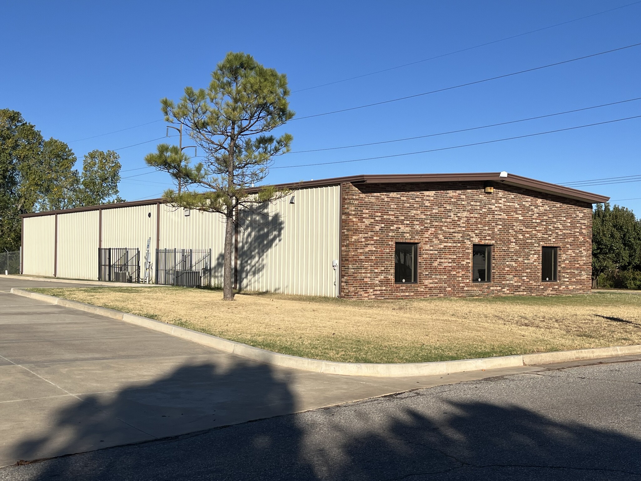 8213 Glade Ave, Oklahoma City, OK for lease Building Photo- Image 1 of 9