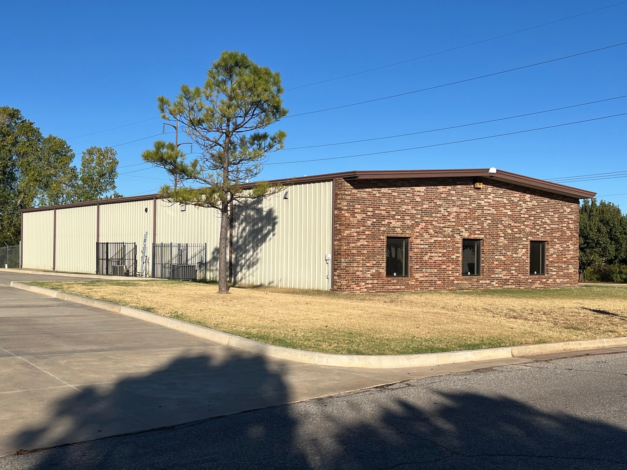 8213 Glade Ave, Oklahoma City, OK for lease Primary Photo- Image 1 of 9