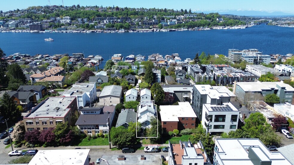 2215 Yale Ave E, Seattle, WA à vendre - Aérien - Image 2 de 19