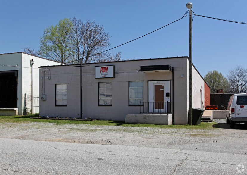 1016 N Raleigh St, Greensboro, NC à louer - Photo du bâtiment - Image 2 de 5