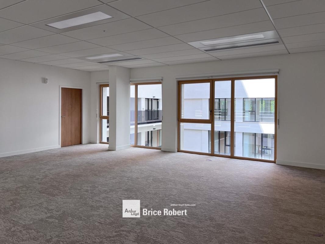 9 Rue Desaix, Lyon for lease Interior Photo- Image 1 of 4