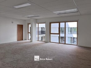 9 Rue Desaix, Lyon for lease Interior Photo- Image 1 of 4