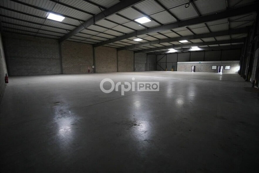 Industrial in Longvic for lease - Interior Photo - Image 1 of 12