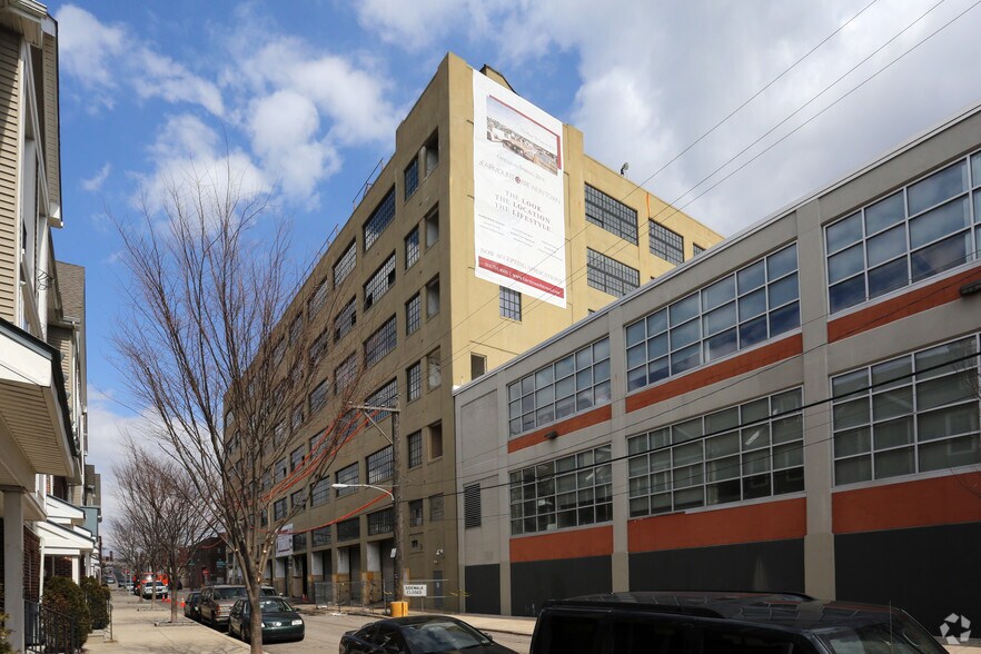 1363 N 31st St, Philadelphia, PA à louer - Photo du bâtiment - Image 2 de 49