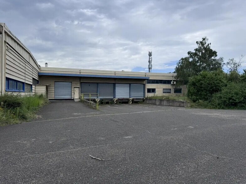 Bureau dans Lissieu à louer - Photo du bâtiment - Image 2 de 17