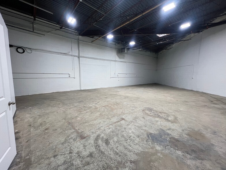 858-889 N Central Ave, Wood Dale, IL for lease - Interior Photo - Image 2 of 9