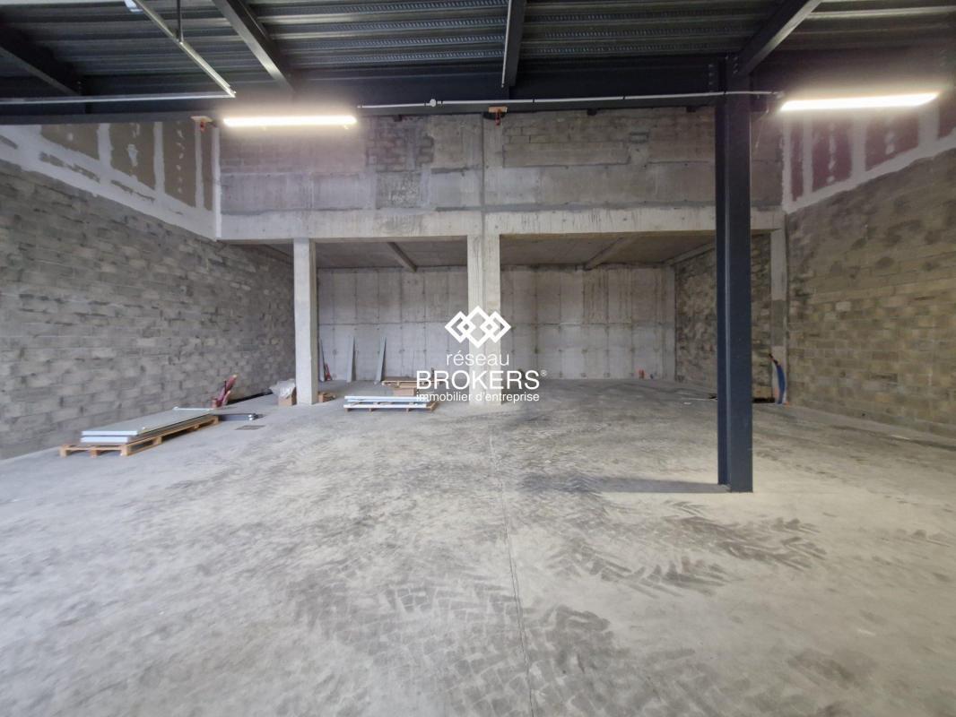Industrial in Montfermeil for lease Building Photo- Image 1 of 5