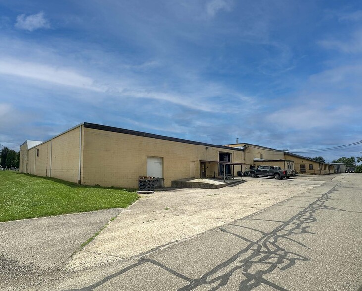 126 New Pace Rd, Newcomerstown, OH for sale - Building Photo - Image 1 of 1