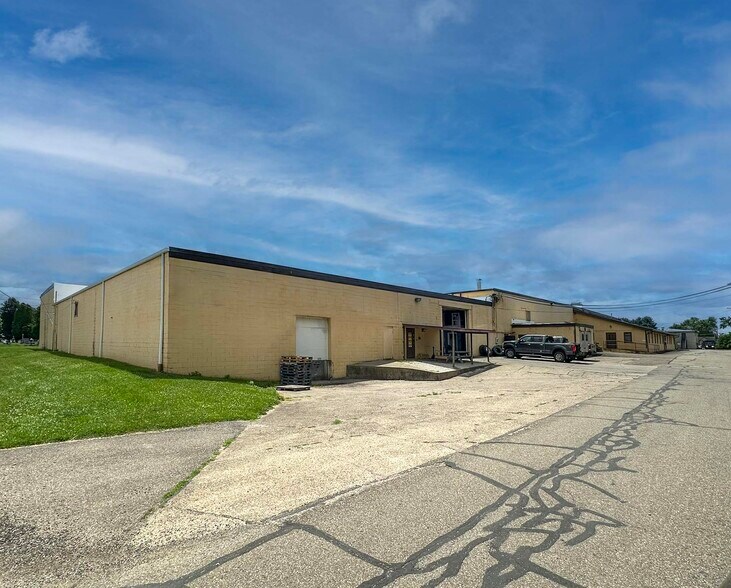 126 New Pace Rd, Newcomerstown, OH à vendre - Photo principale - Image 1 de 11