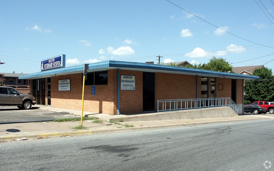 2908 N Interstate 35, Austin, TX à louer - Photo du bâtiment - Image 3 de 20