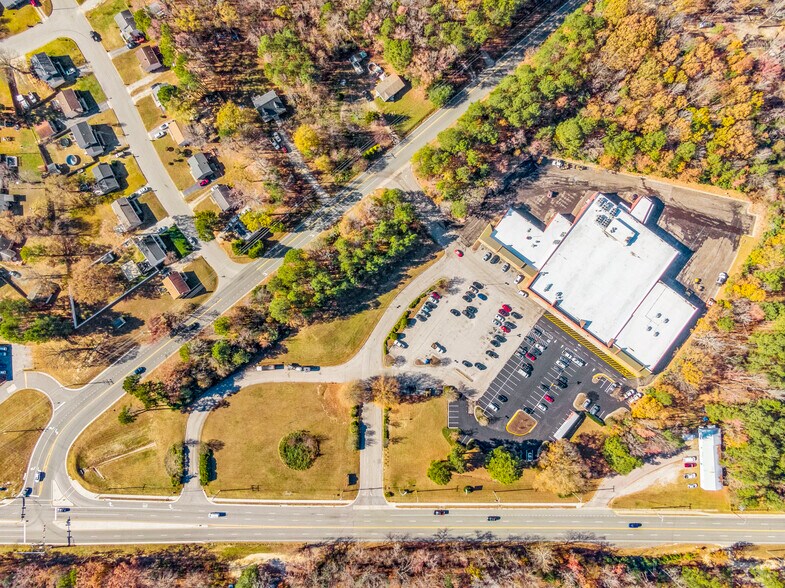 15700-15702 Jefferson Davis Hwy, Colonial Heights, VA à vendre - Photo du bâtiment - Image 2 de 5