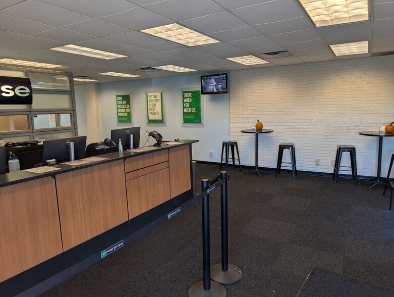 333 W Dickman Rd, Battle Creek, MI à louer - Photo du bâtiment - Image 3 de 11