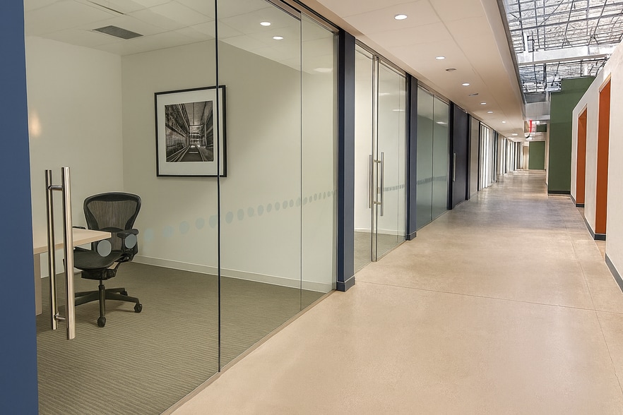 4750 S 44th Pl, Phoenix, AZ for lease - Building Photo - Image 3 of 20