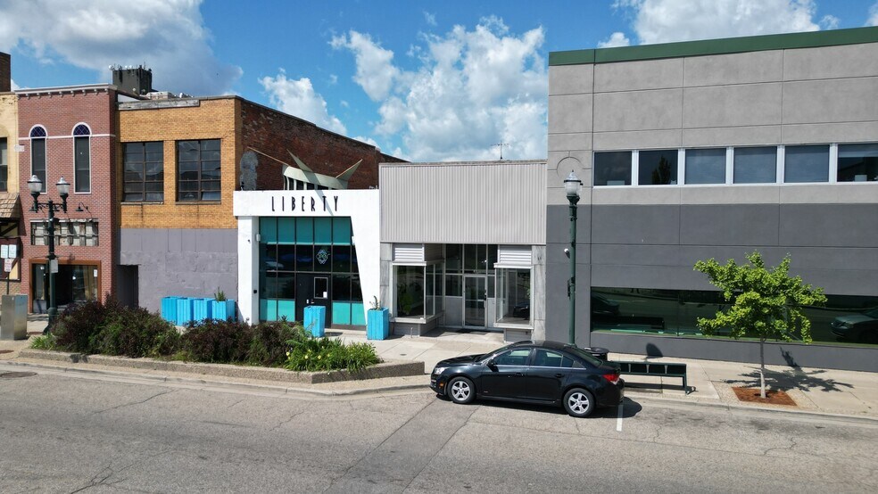 87 N Saginaw St, Pontiac, MI for lease - Building Photo - Image 1 of 50