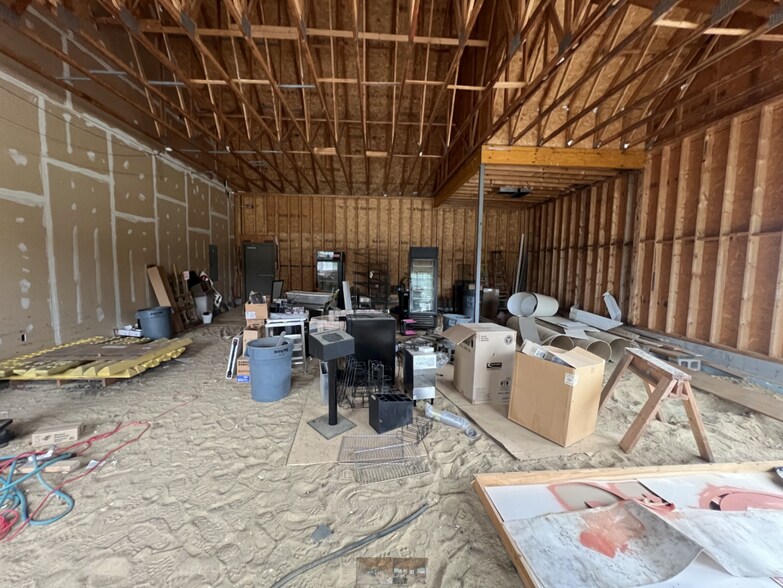 65 Route 108, Newfields, NH à louer - Photo du bâtiment - Image 3 de 10