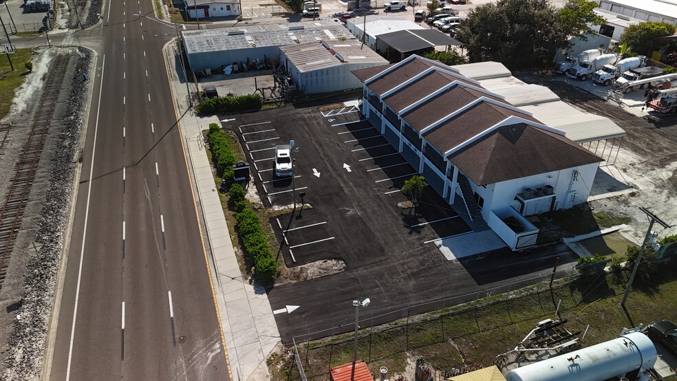 2700 Evans Ave, Fort Myers, FL for lease - Building Photo - Image 3 of 20