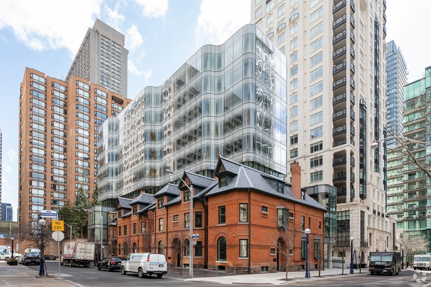 7 St. Thomas St, Toronto, ON for sale - Primary Photo - Image 1 of 1