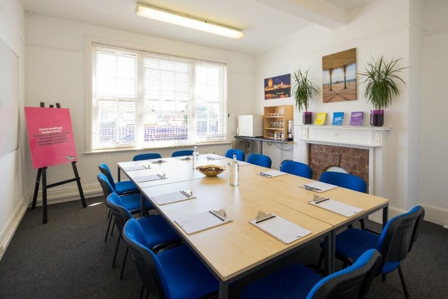 Old Shoreham Rd, Hove for lease - Interior Photo - Image 3 of 8