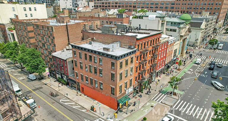 65 8th Ave, New York, NY à vendre Photo du bâtiment- Image 1 de 4