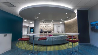 Plus de détails pour 250 E Wisconsin Ave, Milwaukee, WI - Coworking à louer