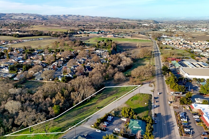 42 Old County rd, Templeton, CA for sale - Building Photo - Image 3 of 9