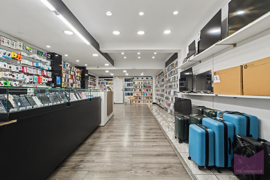262 Seven Sisters Rd, London for lease - Interior Photo - Image 3 of 9
