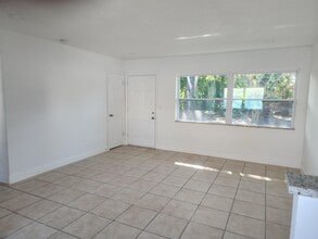556-558 Clearwater Largo Rd, Largo, FL for lease Interior Photo- Image 2 of 2