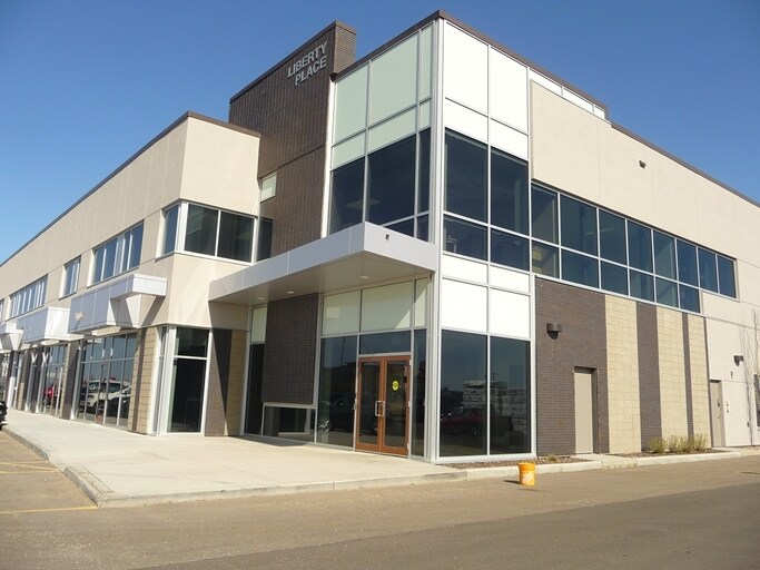 111 Broadway Blvd, Strathcona County, AB à louer - Photo du bâtiment - Image 2 de 2