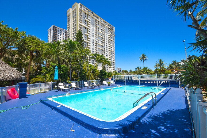213 S Ocean Blvd, Pompano Beach, FL à vendre - Photo du bâtiment - Image 1 de 28